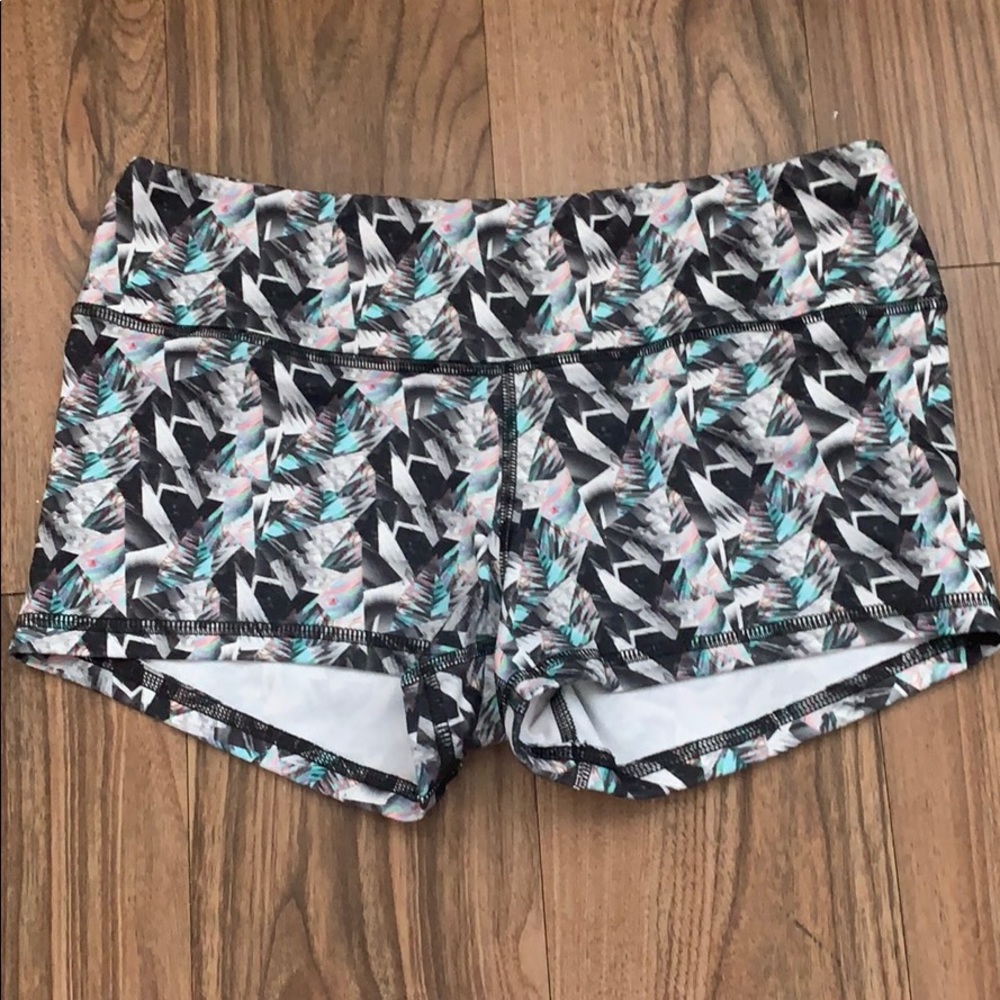 FLEO Shorts